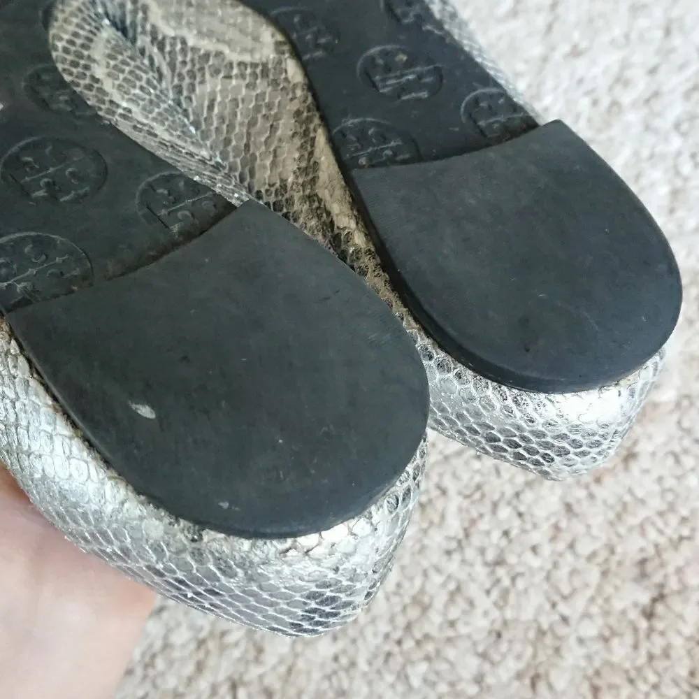 Tory Burch gray Leather Ballet Flat in gray/silver size 6.5